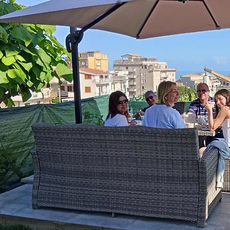 Atlantide לינה וארוחת בוקר